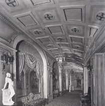 MO-Saint Louis-Ambassador Mezzanine Promenade